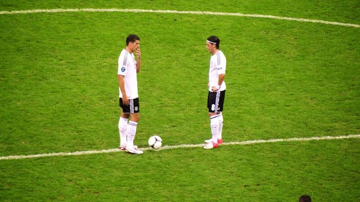 Kèo which team to kick off là gì? Cách đánh kèo kick off giao bóng trước - TopBet1